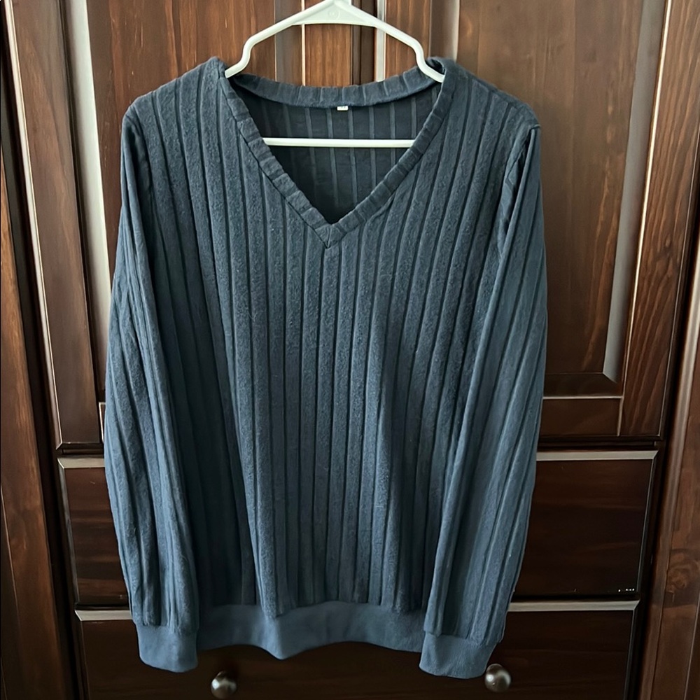 Men's V-Neck Sweater - Gray